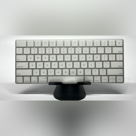 Apple Magic Keyboard (A1644) - Silver - Picture 2 of 4